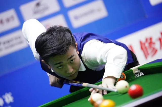 崭露头角的 崭露头角的