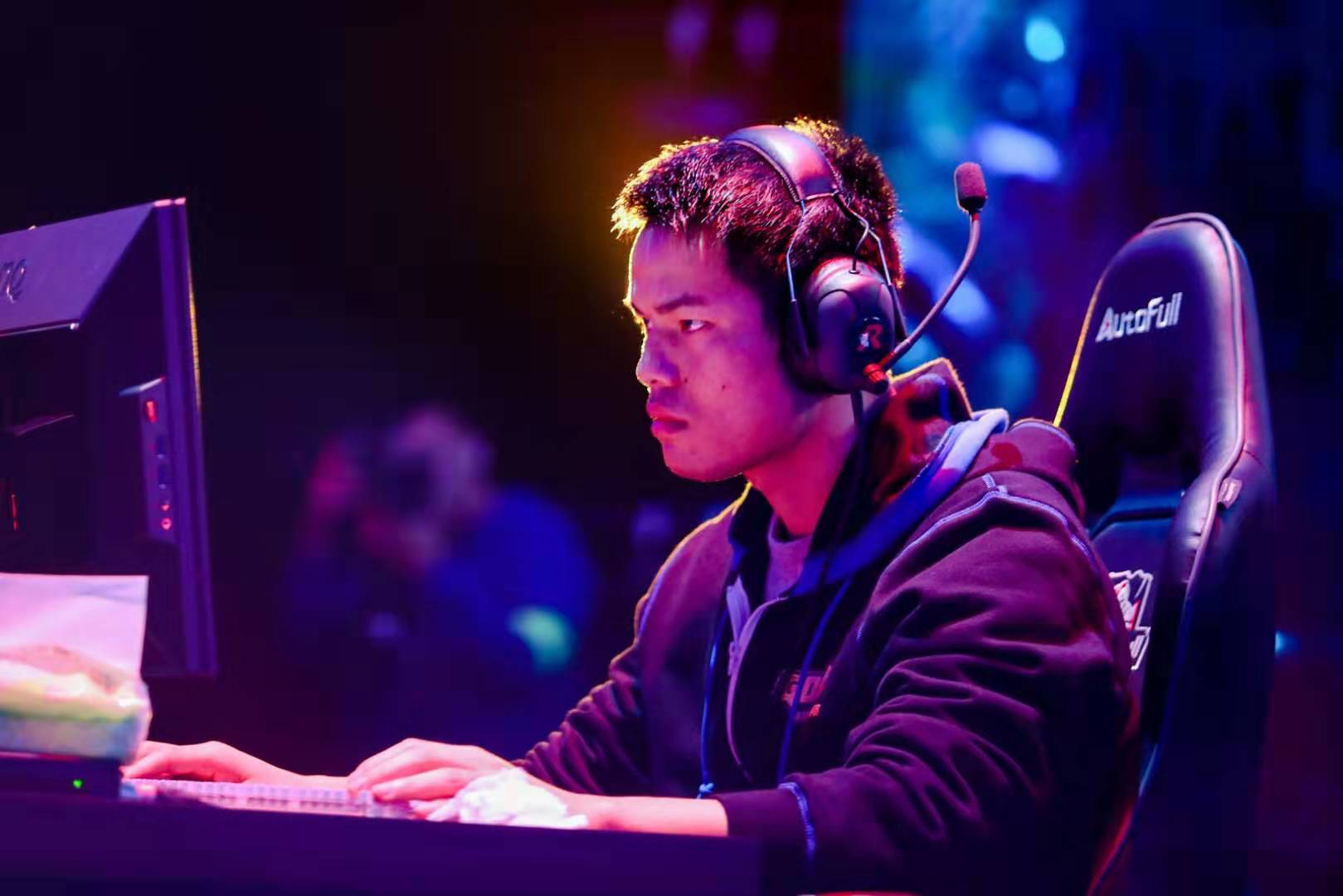 在当前竞争 在当前竞争